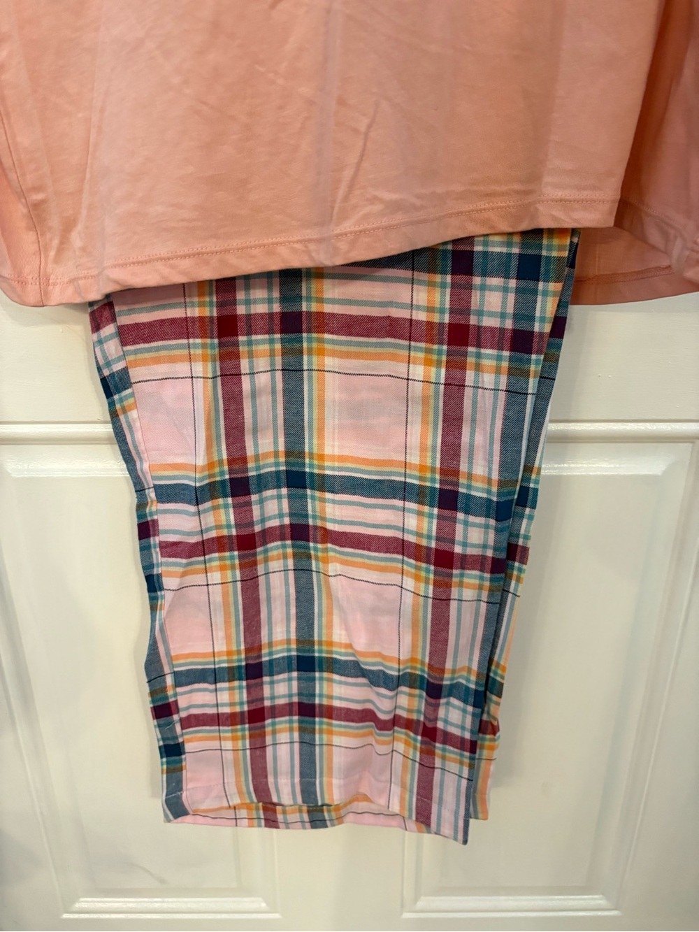 Woman’s XL Short-Sleeve Pajama Set with Plaid Bottoms - Picture 4 of 10